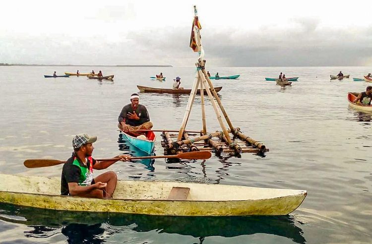 In Solomon Islands, Local fishers of Kwai and Ngongosila enjoy fishing around the FAD. Photo: Victor Suraniu.